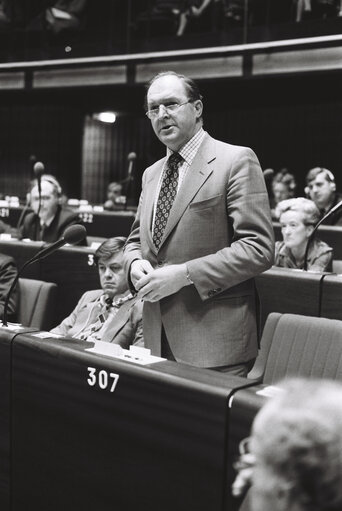 Fotografija 3: MEP Lord Henry PLUMB during a session in Strasbourg in March 1980.