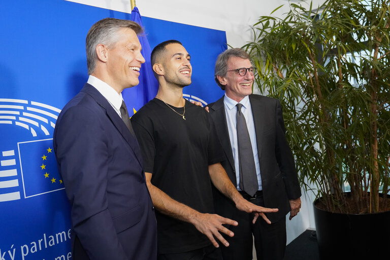 Photo 1 : David SASSOLI, EP President meets with Alessandro MAHMOOD and MAIORINO