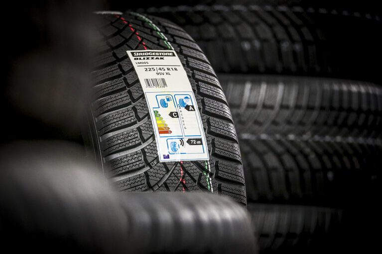 Nuotrauka 41: Tyres change private cars  - Labelling tyres