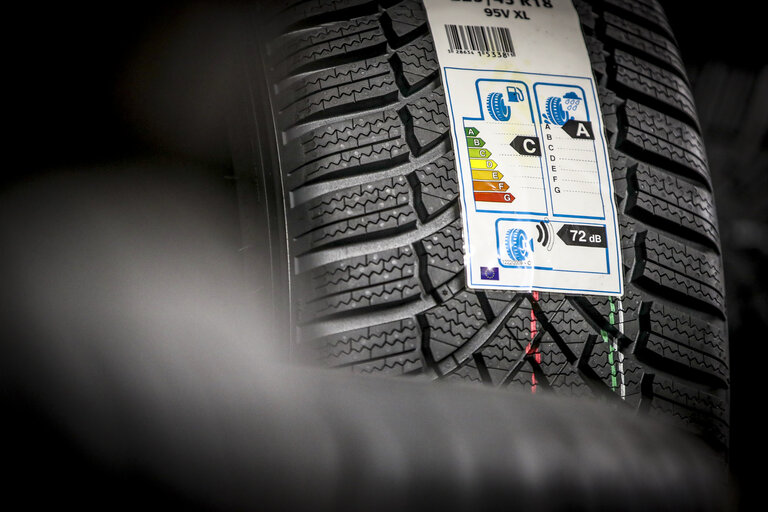 Nuotrauka 43: Tyres change private cars  - Labelling tyres