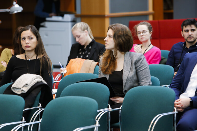Fotografi 6: Policy round table on ' Where all students can succeed: Analysing the latest OECD Programme for International Student Assessment (PISA) results '