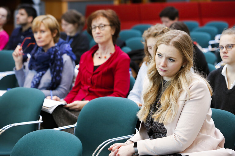 Fotografi 7: Policy round table on ' Where all students can succeed: Analysing the latest OECD Programme for International Student Assessment (PISA) results '