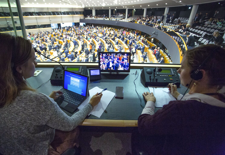 Suriet 2: Interpreter in action at the EP in Brussels during plenary session