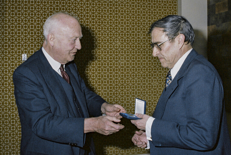 Fotografia 7: Farewell reception for Raymond LEGRAND - LANE with Pierre PLIMLIN, EP President