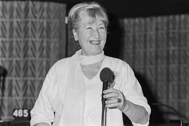 Fotografi 45: MEP Winifred M. EWING in the European Parliament of Strasbourg in March 1984.