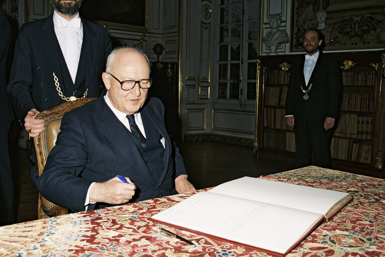 Foto 5: Arrival of new Spanish and Portuguese delegations, Reception at the Chateau des Rohan in Strasbourg