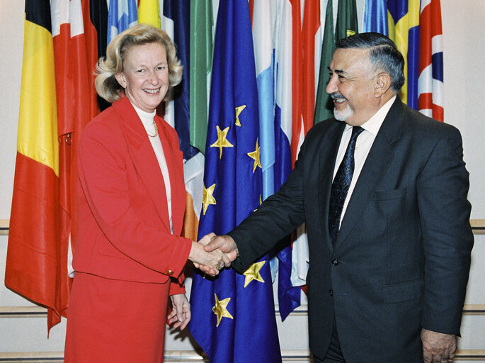 Fotografia 3: Nicole FONTAINE EP President, Abdelwahed RADI, Speaker of the Parliament of Morocco, in Brussels on October 20, 1999.