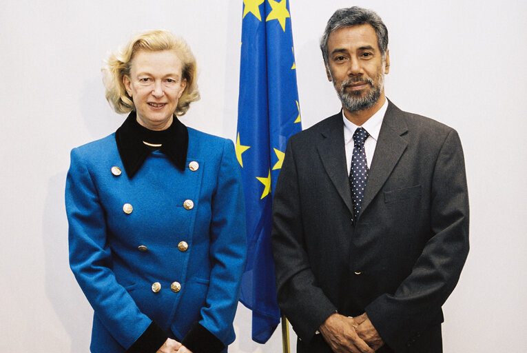 Suriet 4: Sakharov Prize 1999: Nicole FONTAINE - EP President meets with Sakharov's winner Jose Alexandre Xanana GUSMAO