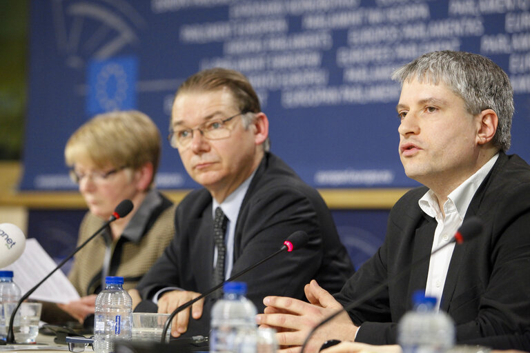 Fotografie 3: Press conference on European Parliament inquiry into tax evasion following Luxleaks