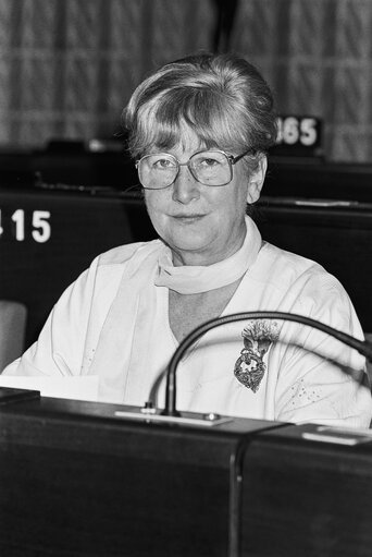 Fotografi 41: MEP Winifred M. EWING during a session in Strasbourg in March 1984.