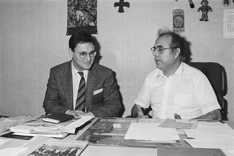 MEP Willy KUIJPERS with a guest in his office in Strasbourg in December 1985