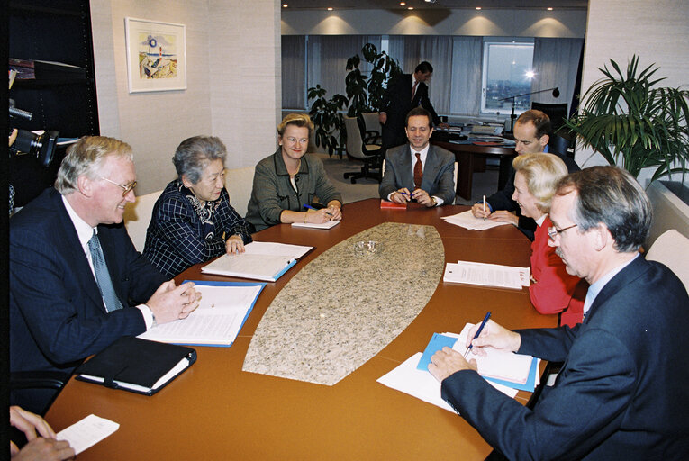 Nicole FONTAINE EP President, meets Sagato OGATA, UN High Commissioner for Refugees, in Brussels on October 20, 1999.