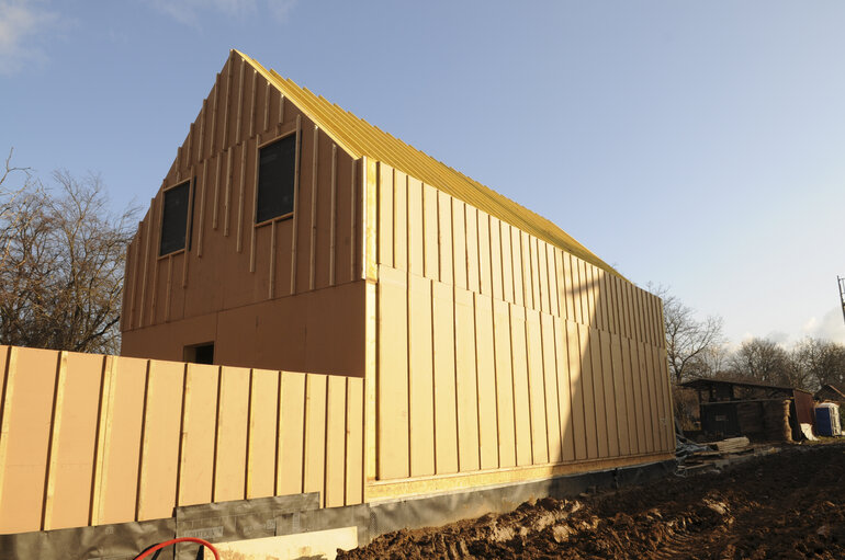 Foto 4: Passive house construction. Energy efficiency building to reduce its ecological footprint. Low energy. Wood house.