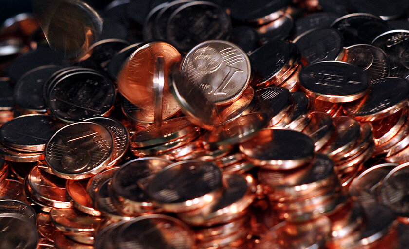 Fotografia 17: Italian euro coins during printing at Zecca dello Stato in Rome