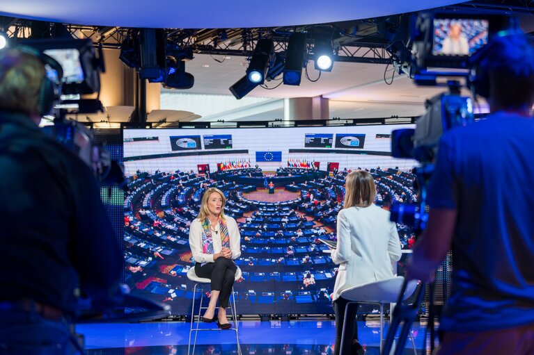 Foto 11: Facebook live discussion about the State of the EU debate with Roberta METSOLA, EP President