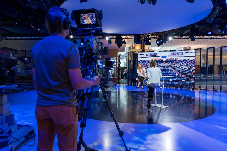 Valokuva 8: Facebook live discussion about the State of the EU debate with Roberta METSOLA, EP President