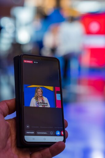 Photo 7 : Facebook live discussion about the State of the EU debate with Roberta METSOLA, EP President