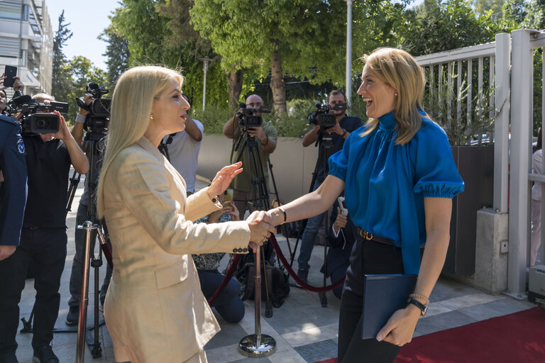 Fotografija 12: Official visit by Roberta METSOLA, EP President to Cyprus: meeting with Annita DEMETRIOU, President of the House of Representatives