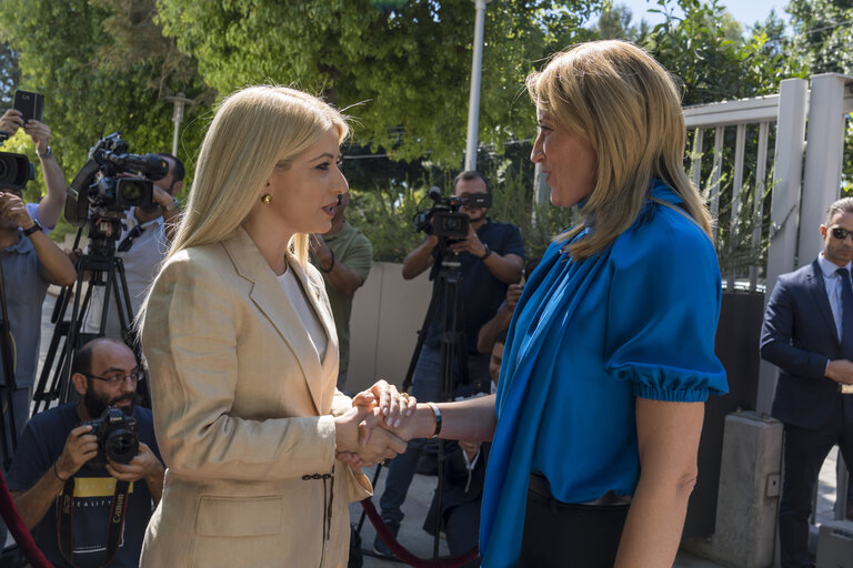 Fotografija 14: Official visit by Roberta METSOLA, EP President to Cyprus: meeting with Annita DEMETRIOU, President of the House of Representatives