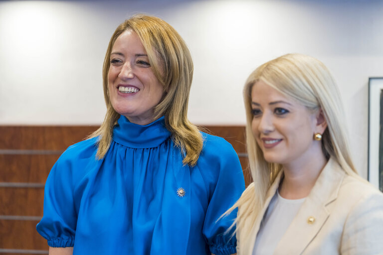 Fotografija 2: Official visit by Roberta METSOLA, EP President to Cyprus: meeting with Annita DEMETRIOU, President of the House of Representatives