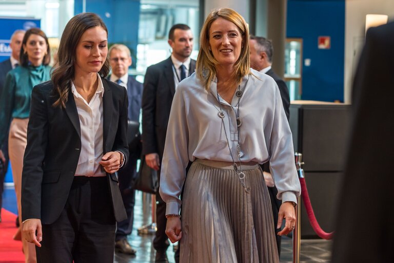 Photo 14: Roberta METSOLA, EP President welcomes Sanna MARIN, Finnish Prime Minister