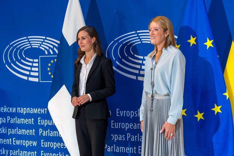 Photo 12: Roberta METSOLA, EP President welcomes Sanna MARIN, Finnish Prime Minister