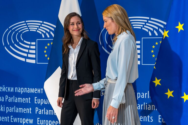 Photo 10: Roberta METSOLA, EP President welcomes Sanna MARIN, Finnish Prime Minister