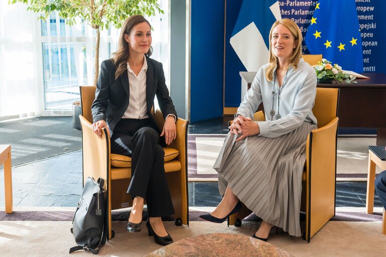 Photo 7: Roberta METSOLA, EP President welcomes Sanna MARIN, Finnish Prime Minister