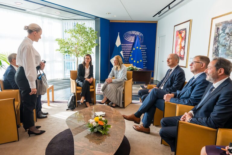 Photo 5: Roberta METSOLA, EP President welcomes Sanna MARIN, Finnish Prime Minister