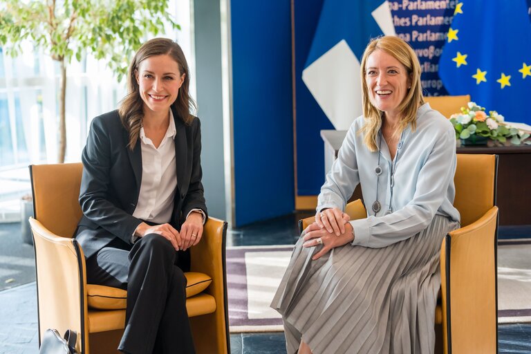 Photo 3: Roberta METSOLA, EP President welcomes Sanna MARIN, Finnish Prime Minister