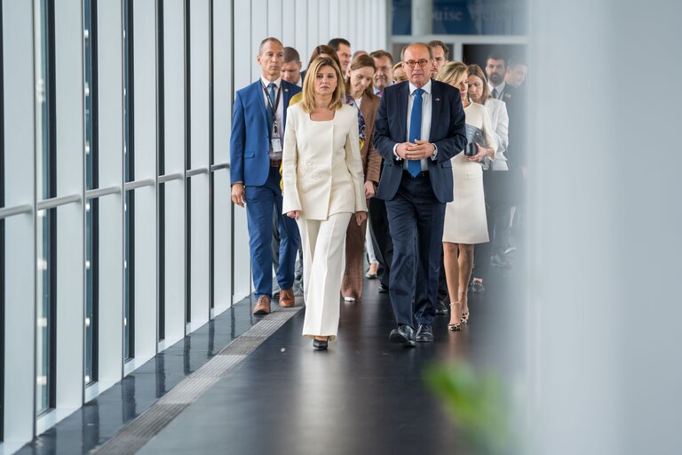 Foto 25: Olena ZELENSKA, Ukrainian First Lady visits the EP building with Othmar KARAS