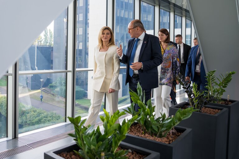 Foto 2: Olena ZELENSKA, Ukrainian First Lady visits the EP building with Othmar KARAS