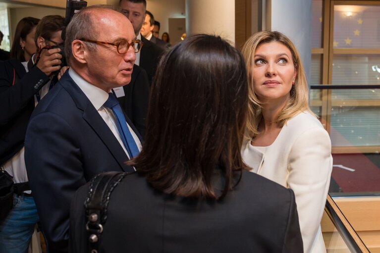 Foto 1: Olena ZELENSKA, Ukrainian First Lady visits the EP building with Othmar KARAS