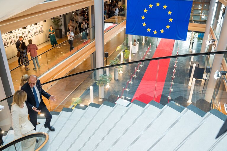 Foto 11: Olena ZELENSKA, Ukrainian First Lady visits the EP building with Othmar KARAS