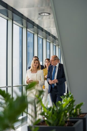 Foto 3: Olena ZELENSKA, Ukrainian First Lady visits the EP building with Othmar KARAS