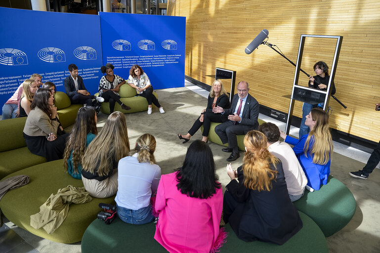 Jaume DUCH meets with influencers