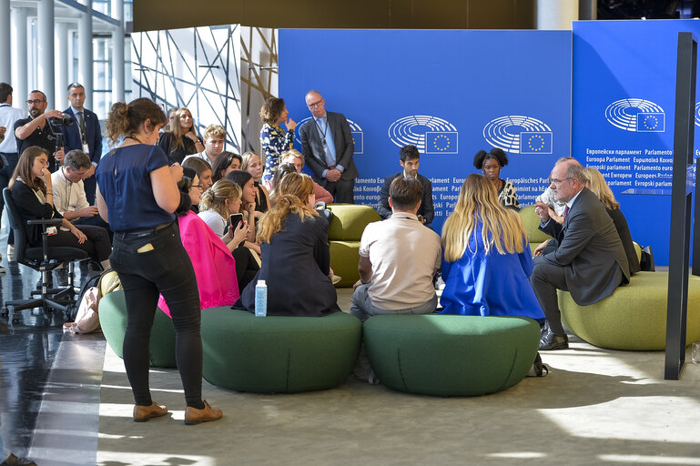 Jaume DUCH meets with influencers