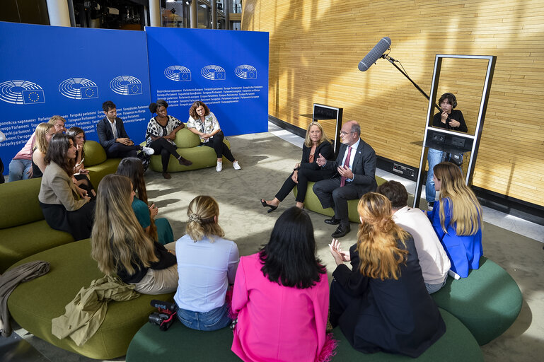 Jaume DUCH meets with influencers