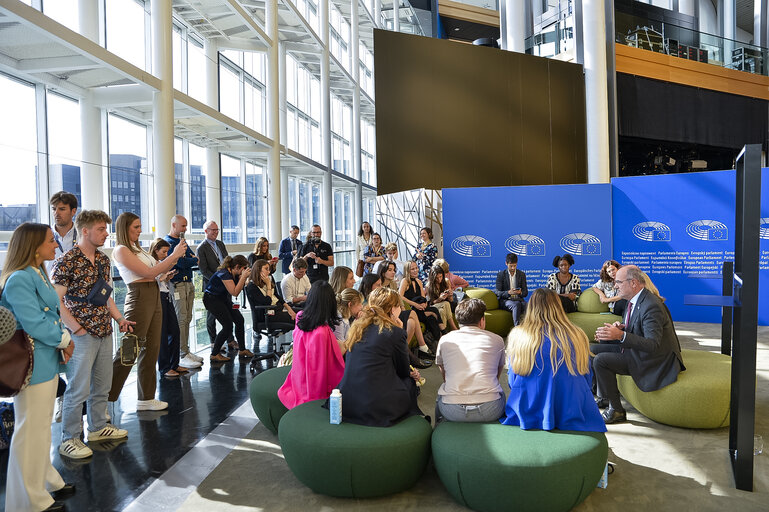 Jaume DUCH meets with influencers