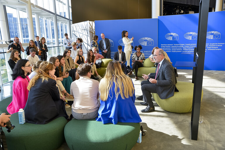 Jaume DUCH meets with influencers