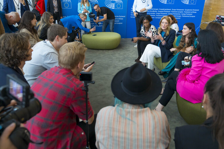 Foto 8: Roberta METSOLA, EP President meets with Influencers