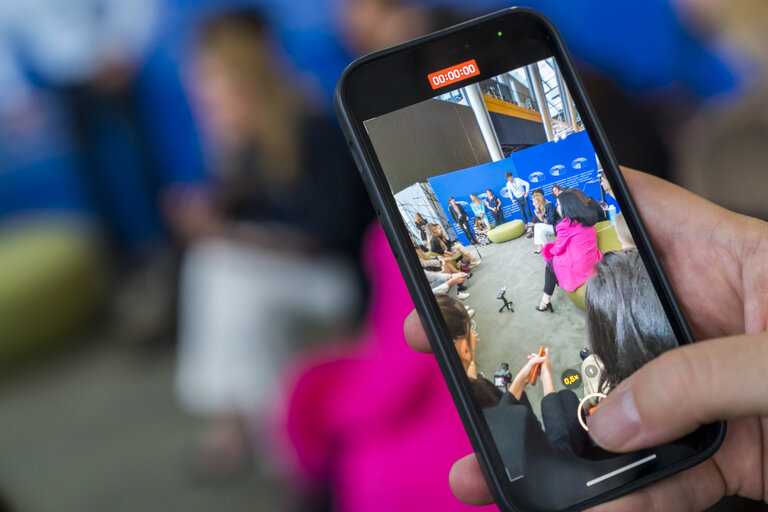 Foto 10: Roberta METSOLA, EP President meets with Influencers