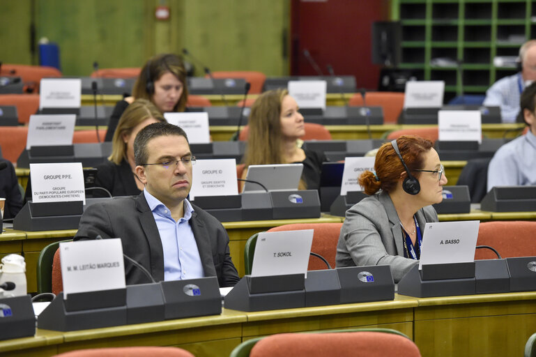 Foto 25: IMCO trilogue on Consumer Credit Directive