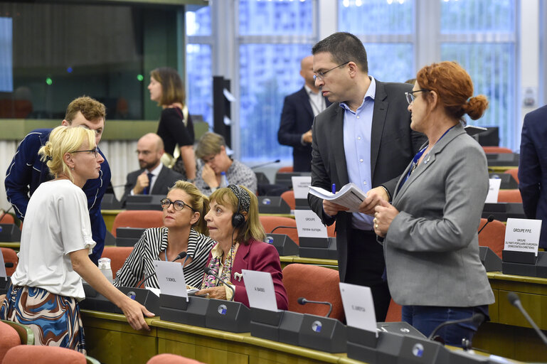 Foto 9: IMCO trilogue on Consumer Credit Directive