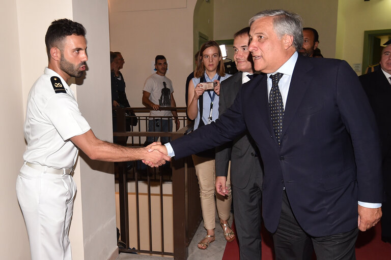 Photo 9 : Official visit of the President of the European Parliament to Italy. Antonio TAJANI - EP President visiting Catania and Pozzallo.Meeting with national and international staff involved in fronted operations.