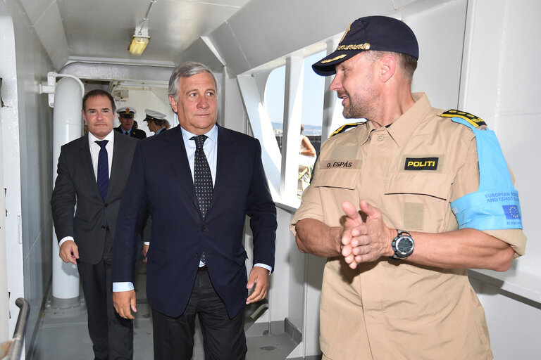 Photo 2 : Official visit of the President of the European Parliament to Italy. Antonio Tajani - EP President visiting Catania and Pozzallo.Meeting with Frontex OPV - Norway staff.