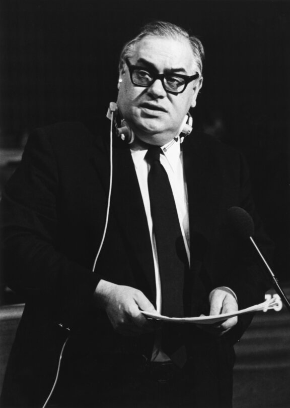 Ivor RICHARD in plenary session in Strasbourg, 16-20 May, 1983