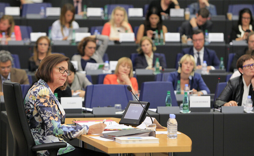 Fotografia 10: LIBE-JURI-FEMM Hearing of Commissioner-designate   for Justice, Fundamental Rights and Citizenship