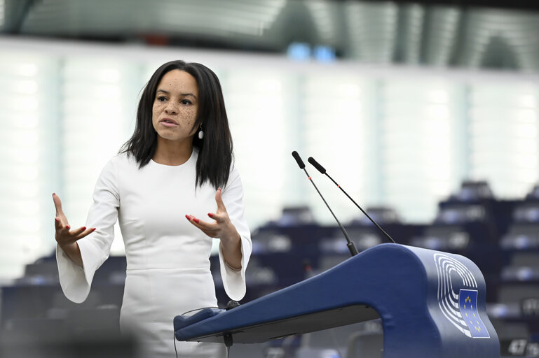 Fotografie 32: EP Plenary session - O.Q. - The Dutch childcare benefit scandal, institutional racism and algorithms