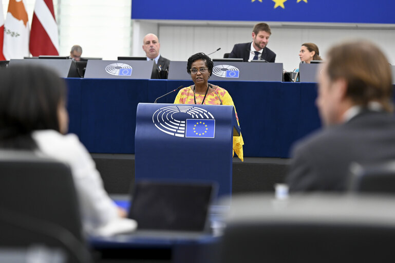 Fotó 12: EP Plenary session - O.Q. - The Dutch childcare benefit scandal, institutional racism and algorithms